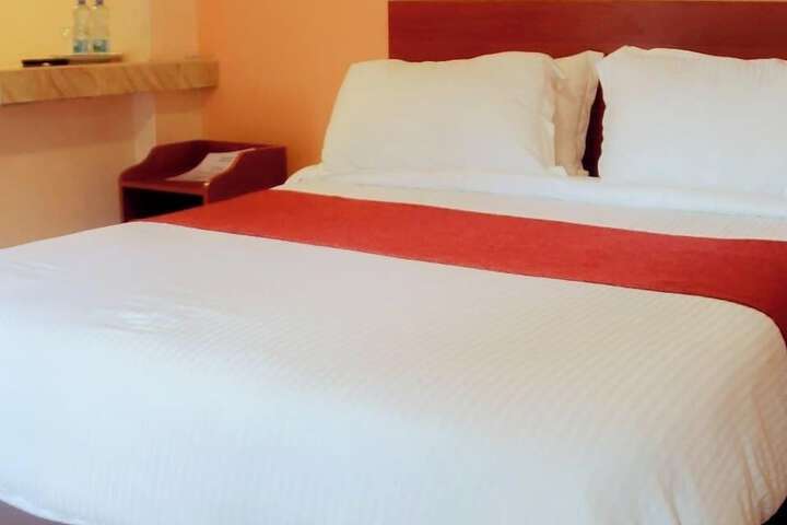Room 6 of 28