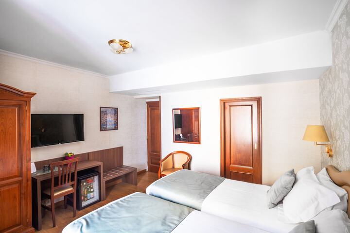 Room 42 of 78