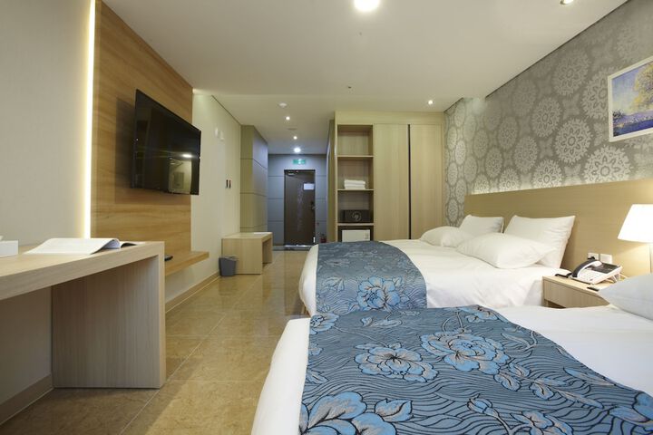 Room 32 of 78