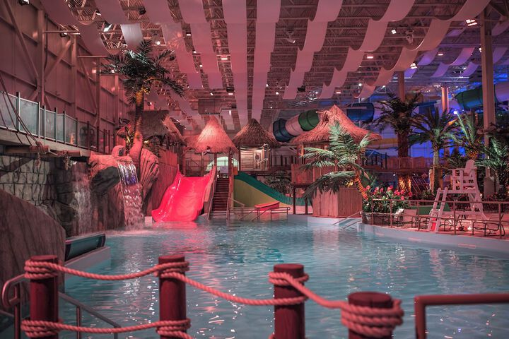 Swimming pool at Hotel Valcartier