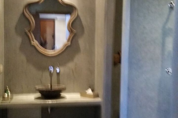 Room 30 of 48