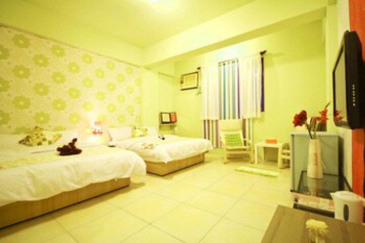 Room 4 of 16