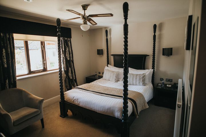 Room 4 of 42
