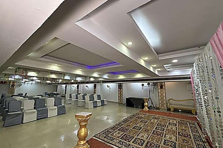 Ballroom/Hall 31 of 33