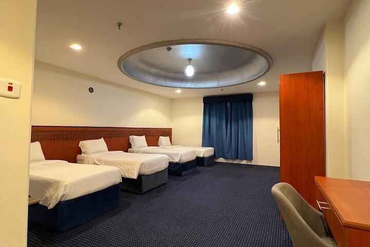 Room 5 of 8