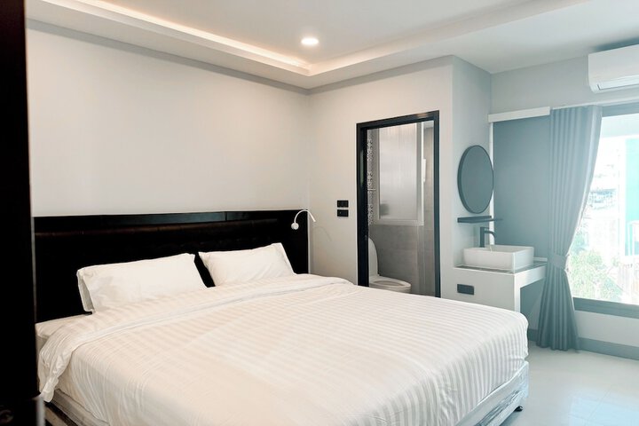 Room 10 of 24