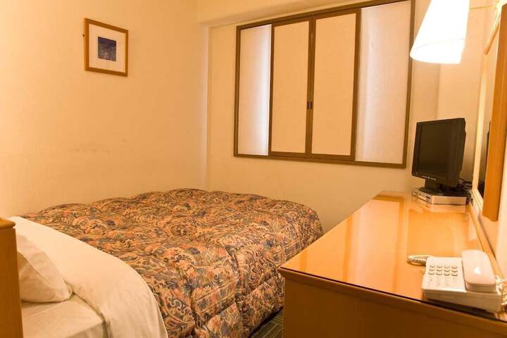 Room 4 of 33