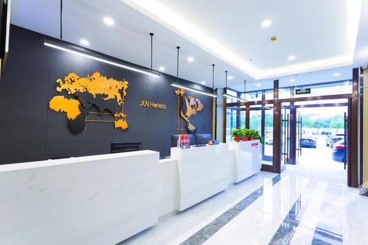 Junyi Hotel (West Ujimqin Xuefu Garden)