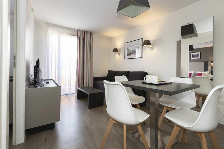 Room 9 of 44