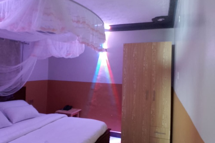 Room 11 of 11