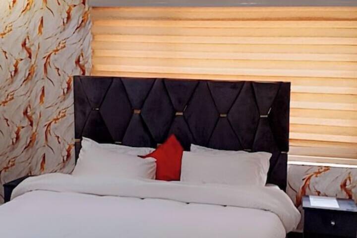 Room 9 of 29