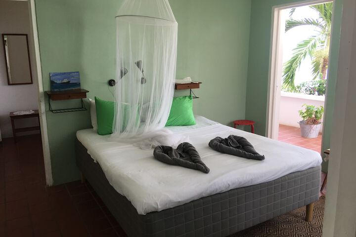 Room 27 of 170