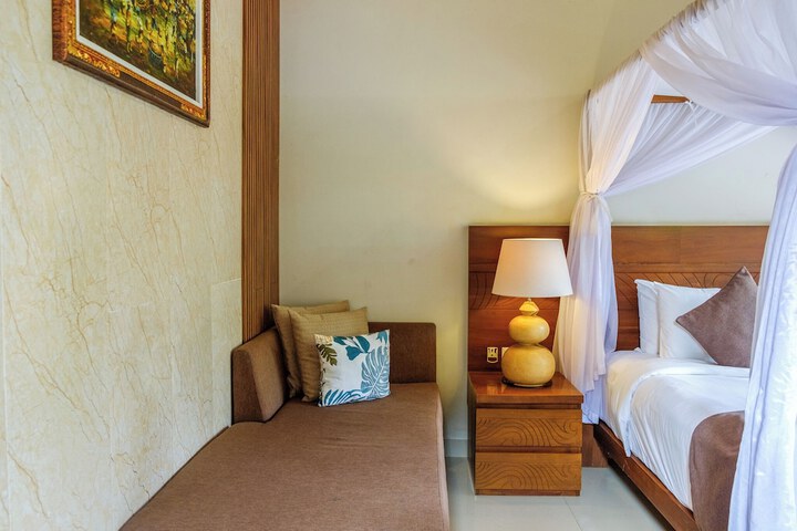 Room 4 of 90