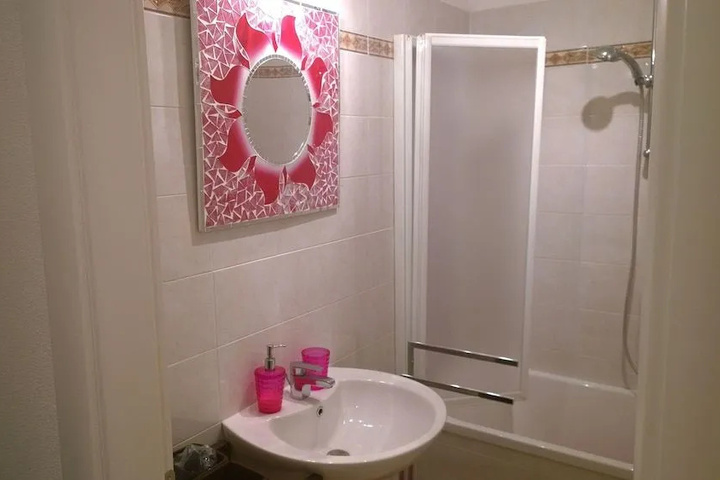 Room 9 of 20