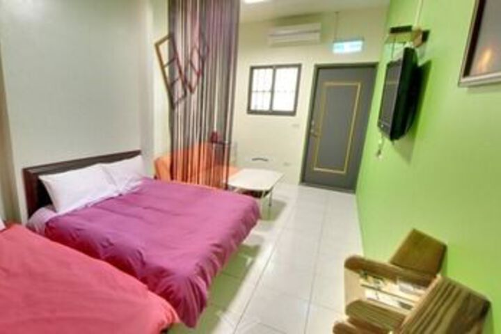Room 11 of 17