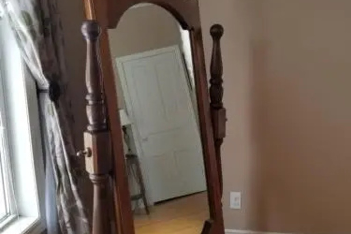 Room 5 of 16