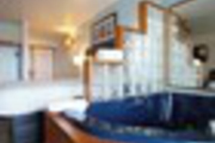 Private spa tub