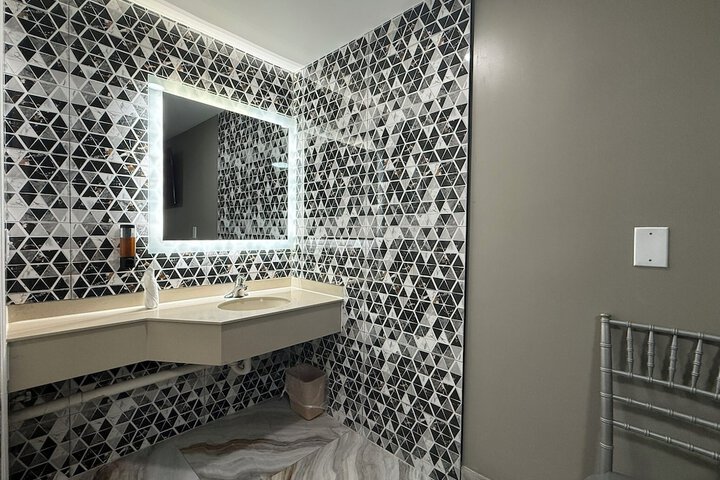 Room 16 of 26