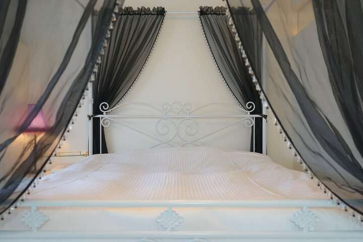 Room 27 of 60