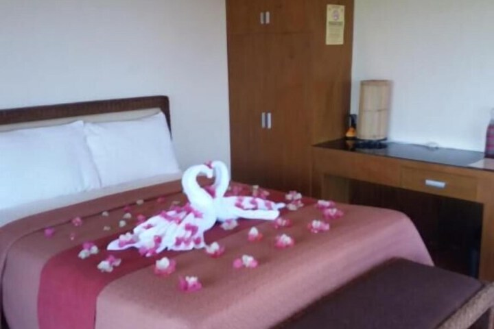 Room 8 of 75