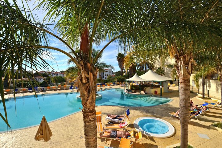 Hotel Pool