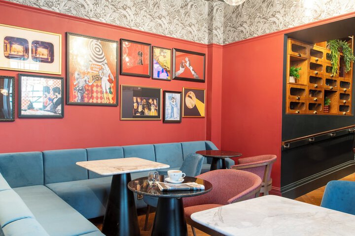 Lounge 72 of 86