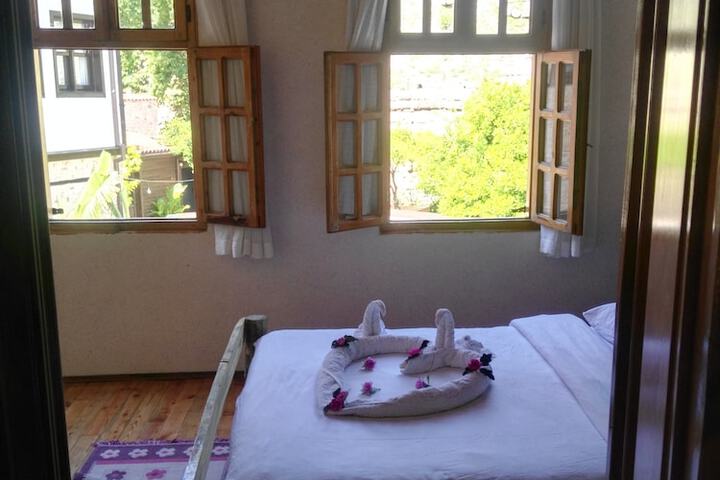 Room 4 of 47