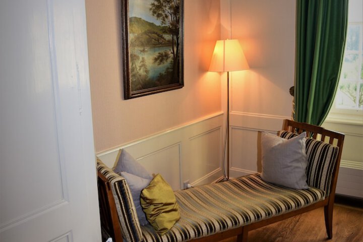 Room 17 of 27