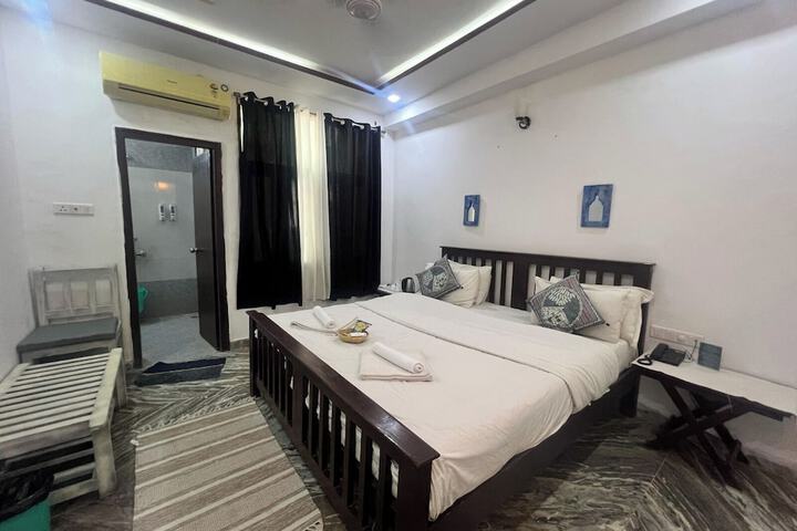 Room 10 of 31