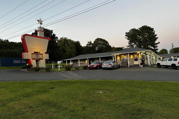 Beas Parkway Inn in Mount Airy, NC