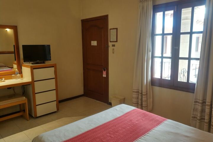 Room 11 of 39