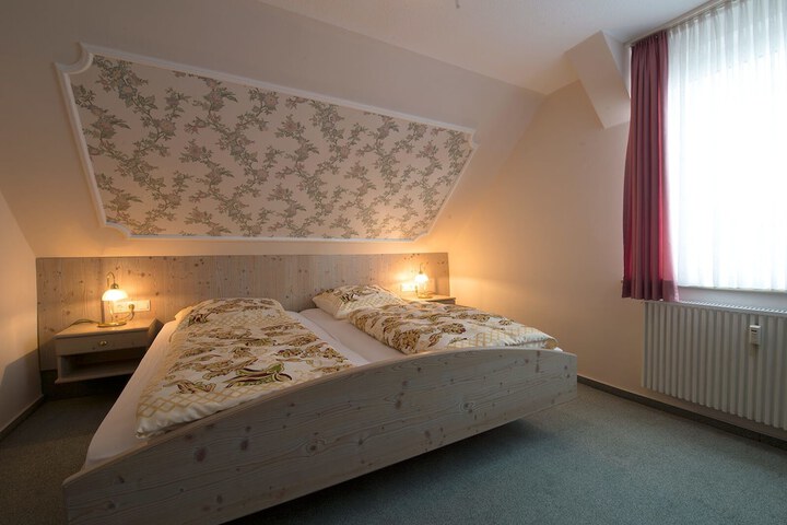 Room 12 of 36