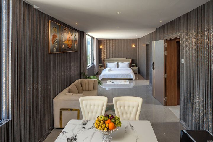 Room 13 of 20