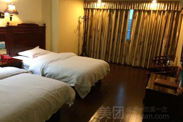 Donghua Business Hotel