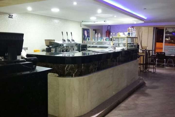 Lounge 15 of 25