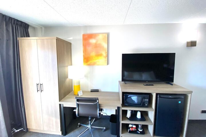 Room 8 of 28