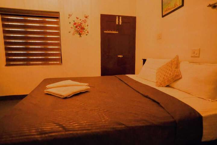 Room 14 of 100
