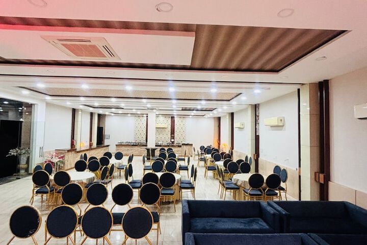 Ballroom/Hall 23 of 25