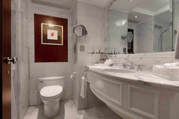 Room 44 of 75