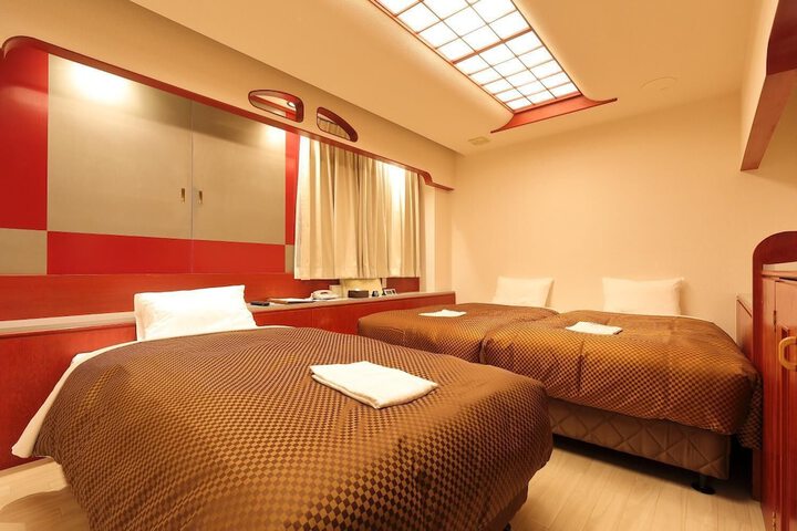 Room 16 of 40