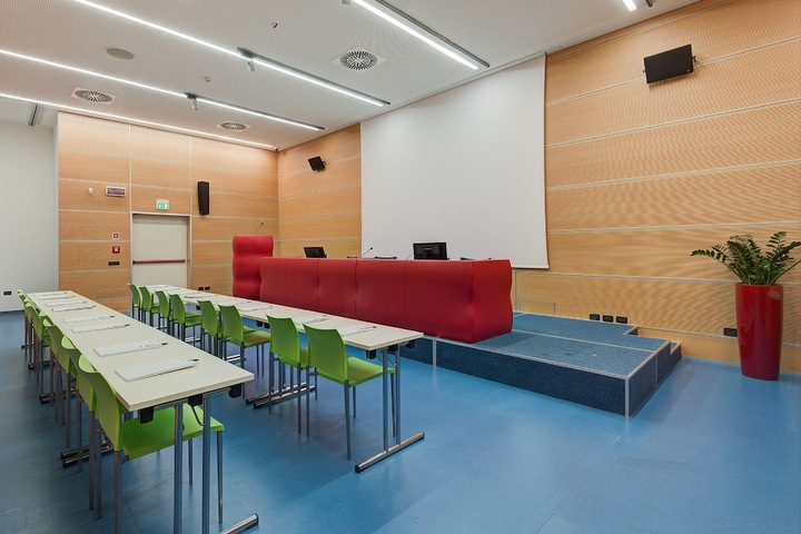 Business Center 37 of 47