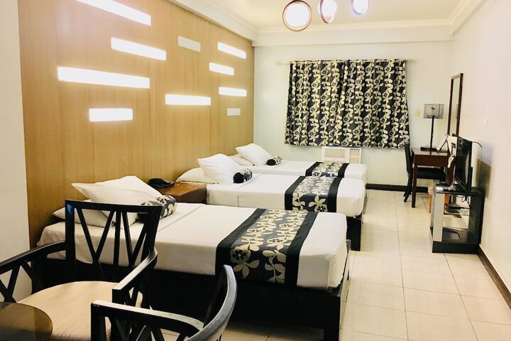 Room 9 of 80