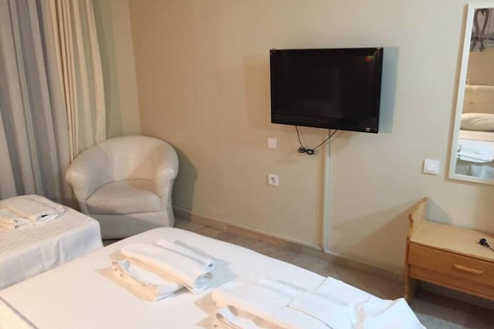 Room 10 of 34