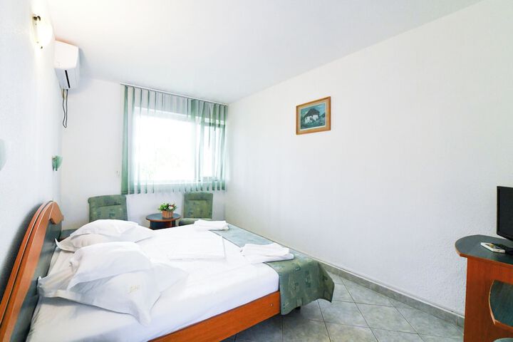 Room 9 of 56