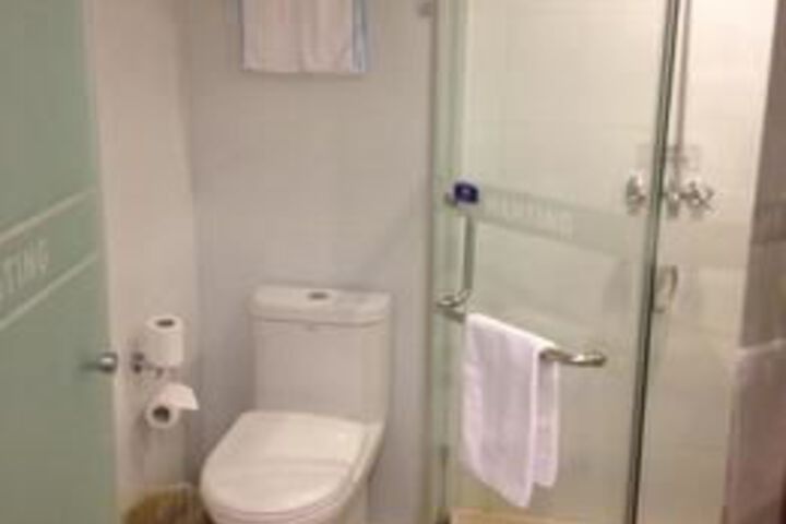 Room 12 of 17