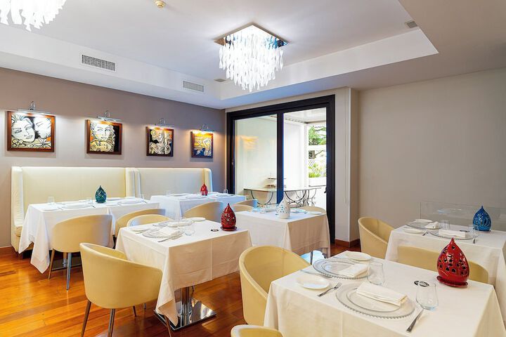 Dining 36 of 63