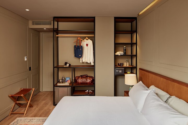 Room 4 of 43