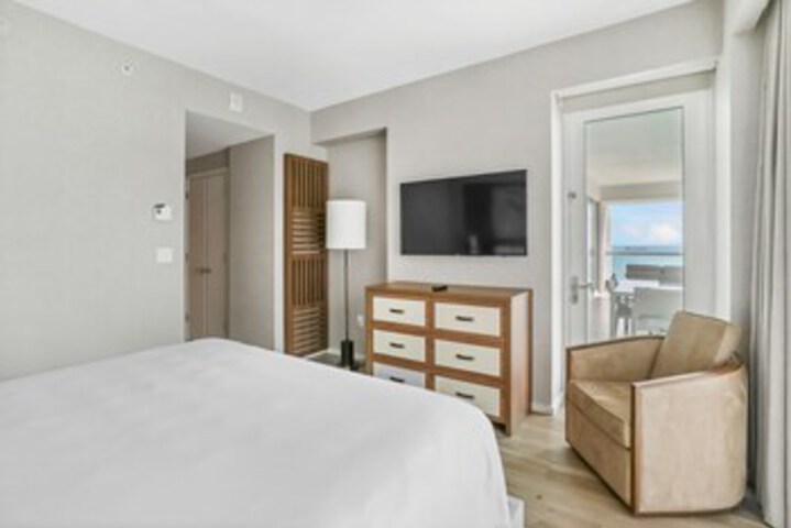 Room 52 of 82