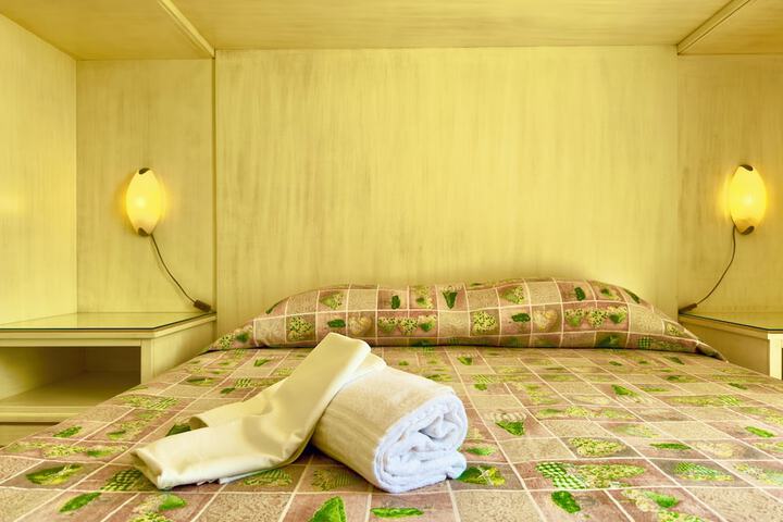 Room 26 of 73