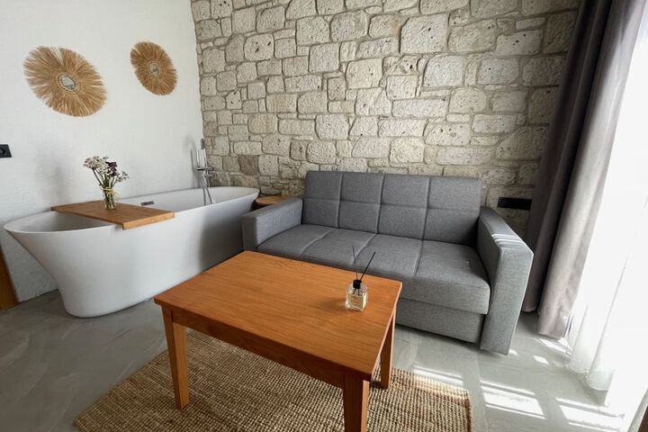 Room 10 of 75
